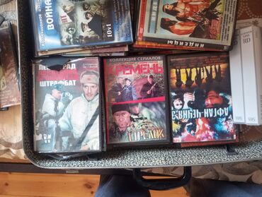 CD, DVD disklər və kassetlər: DVD disklər kolleksiyası – rus dilində filmlər və seriallar Məzmun: - — 8