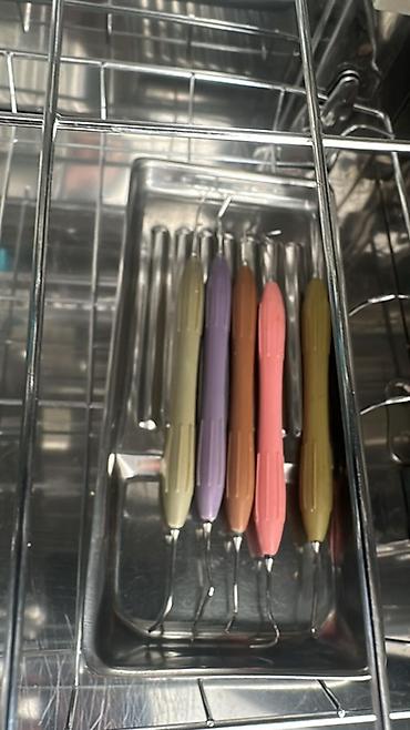 Инструменты и тележки для инструментов: Набор стоматологических инструментов и принадлежностей. Состав: - — 5