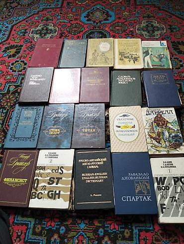 Kolleksiya kitab dəsti – rus dilində müxtəlif janrlar Təqdim olunur