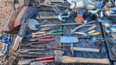 Digər texniki əl alətləri: Qarışıq köhnə əşyalar və alətlər dəsti Məhsulun tərkibi (şəkillərdə — 2