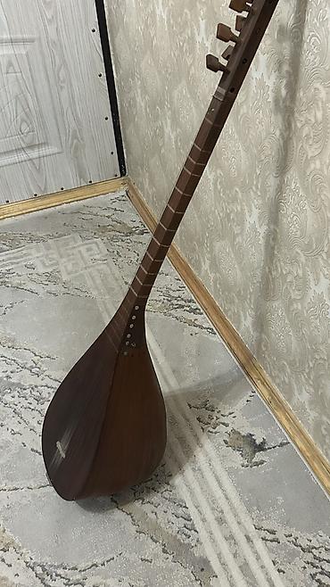 saz simi: Musiqi alətləri dəsti - Kamança: Dörd aşıq, yay ilə birlikdə. Dairəvi — 3