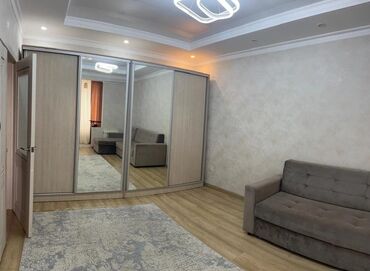 көк жар квартира берилет: 1 бөлмө, Кыймылсыз мүлк агенттиги, Чогуу жашоосу жок, Толугу менен эмереги бар