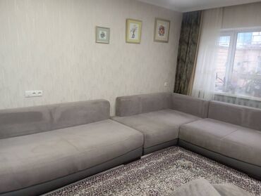 кухонная диван: Угловой диван, цвет - Серый, Б/у