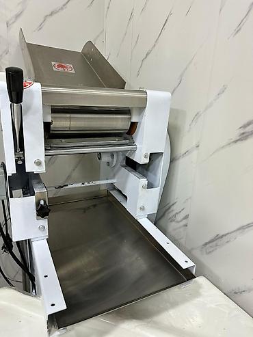 Другая техника для кухни: Продаю тестораскаточную машинку .220v/380v лапшарезка. лагмано — 9