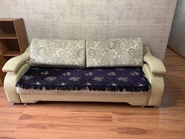 двухярустный диван: Диван раскладной 7 000 сом в хорошем состоянии) раскладывается