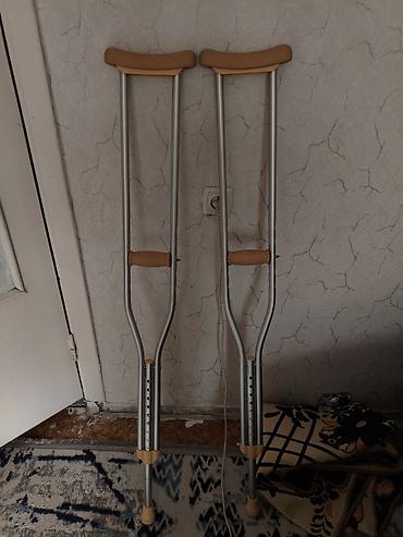 Медицинская мебель: ПРОДАЮ КОСТЫЛЯ 2000 сом МЕДИЦИНСКИЙ КРОВАТЬ 20.000 СОМ . СОСТОЯНИЕ — 1
