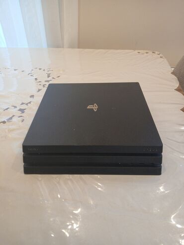 PS4 (Sony Playstation 4): Ps4 pro satlır heç bir problemi yoxdur əlim yandıda satlır real