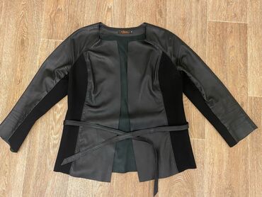 Кожаные куртки: Куртка (жакет)кожаная б/у) производство Италия размер 44,а идеальном