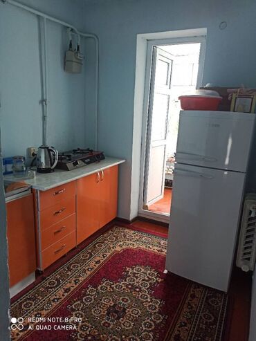 газ на acura: Срочно продается 1-комнатная квартира в городе Жалалабад, на 3 м