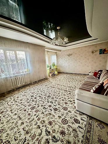 Продажа коттеджей и домов: ПРОДАЕТСЯ ДОМ🏡 В ж/м Учкун, по улице Шабдан Баатыра, на первой линии — 12