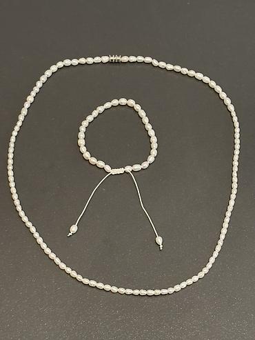 Bəzək dəsti və boyunbağılar 1) Təbii inci dəsti: - Uzun, incə dənəli lalafo.az -da Bəzək dəsti və boyunbağılar 1) Təbii inci dəsti: - Uzun, incə dənəli