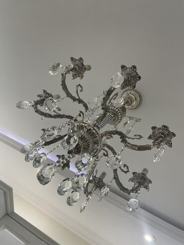 Sandıqlar: Çılçıraq, 8 lampa, Metal