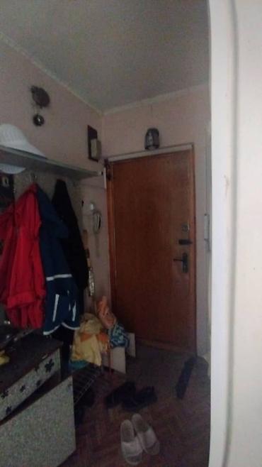 требуются парикмахеры: 3 комнаты, 58 м², 7 мкр 104 серия, 3 этаж, Требуется ремонт — 2