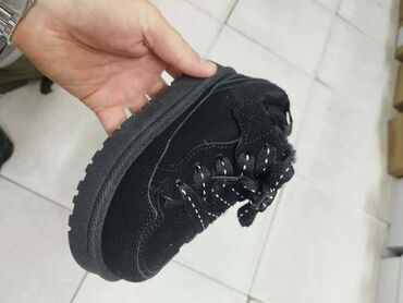 Ugg čizme: Ugg dečije cipele NOVO

Novo
Brojevi 25 do 36

fb Moja Kupovina 1 — 6