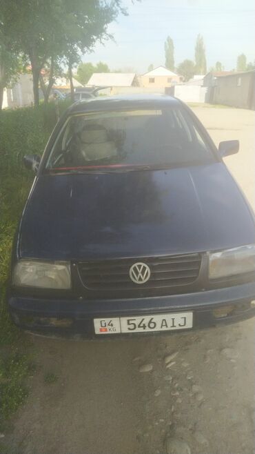Транспорт: Volkswagen Vento: 1995 г., 1.8 л, Механика, Бензин, Седан