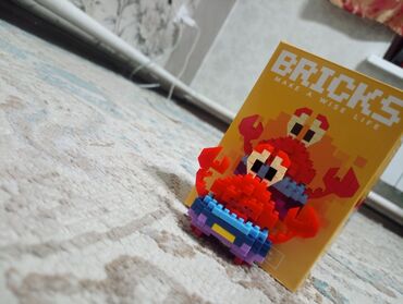 конструкторы маша и медведь: Конструктор BRICKS "Краб" представляет собой набор микро-блоков для