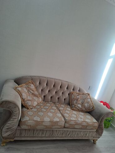Мебель для дома: Мини-диван, Б/у, Нераскладной, Без подьемного механизма, Велюровая ткань, Нет доставки