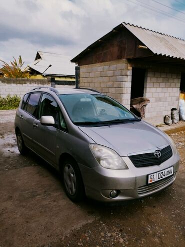 транспортер 4: Toyota Corolla Verso: 2002 г., 1.8 л, Механика, Бензин, Седан