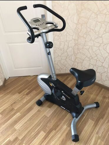 Velotrenajorlar: ProTour EX55 velosiped trenajoru. Qara və gümüşü rəngdə olan bu