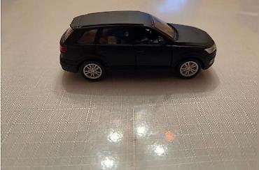 audi quattro: Qara rəngli metal avtomobil modeli – SUV tipli miniatür - Material — 5