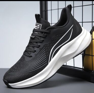 Кроссовки и спортивная обувь: Срочно продается обувь 👟 Li-Ning