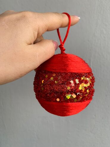 Yeni il oyuncaqları və bəzəkləri: Yeni il ağacı üçün bəzək topları – 2 fərqli dəst 1) Parıltılı çiçək — 6