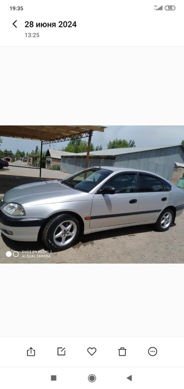 Toyota: Toyota Avensis: 2000 г., 2 л, Механика, Бензин, Седан