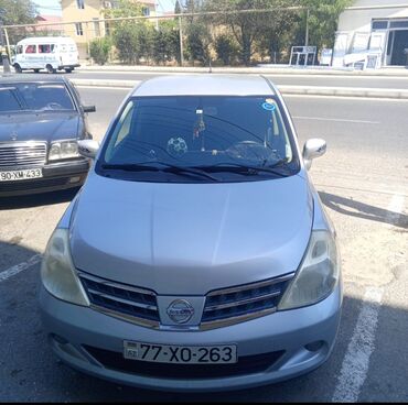 Nissan Tiida: 1.5 л | 2011 г. Хэтчбэк