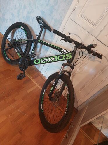 bmx satilir: İşlənmiş Şəhər velosipedi Adidas, 26", Ünvandan götürmə