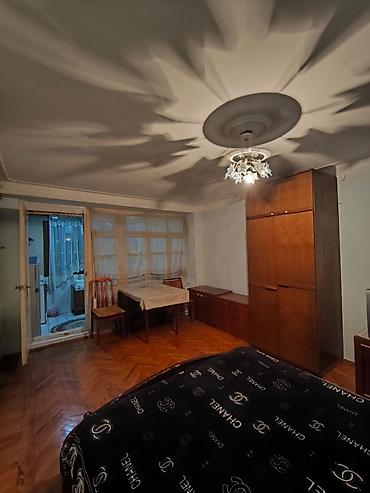 Otaqlar: 1 otaq 18 kv. mətbəx 7 kv, içində soyuducu, paltaryuyan maşın və — 3