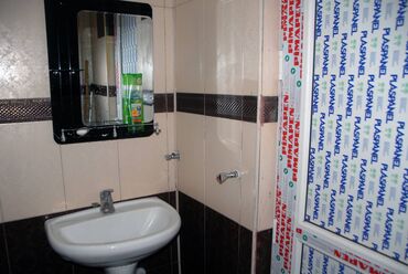 Uzunmüddətli kirayə mənzillər: Neftciler metrosundan 3-4 deqiqelik piyada mesafede, Yenitikilinin — 6