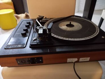 Pojačala i prijemnici: Prodajem gramofon Tosca 21 sa dva zvučnika. Proveren posle sigurno na lalafo.rs — 10 Pojačala i prijemnici: Prodajem gramofon Tosca 21 sa dva zvučnika. Proveren posle sigurno — 10