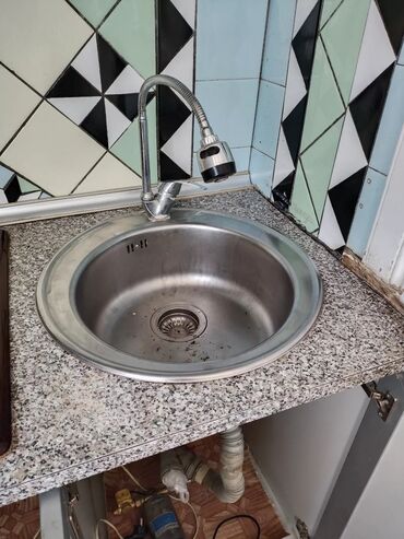 Köhnə tikili: Gəncə, 3 otaqlı, Köhnə tikili, 73 kv. m — 2