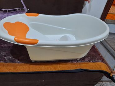 бустер для детей: Детский тазик для купания в идеальном состоянии .Удобно купать ребенка
