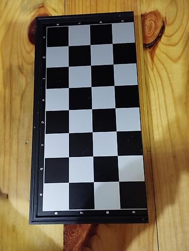 Portativ şahmat dəsti - Qatlanan lövhə: 8x8 xanadan ibarət