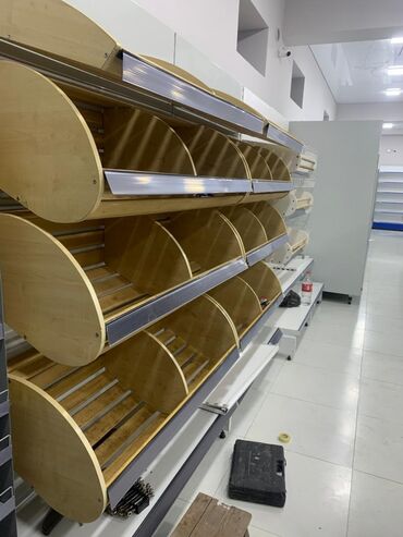 Витрины: Стелажы 
Б/У — 4