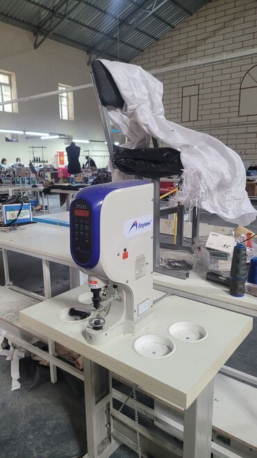 ремонт швейных машин: Продаётся
Кнопочный аппарат 
Упаковочный стол