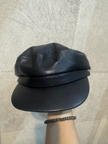 Baş geyimləri: Qara dəri kepka – kapitan/baker boy stili - Material: yüksək — 3