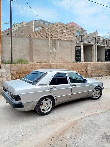 190 radiator: Mercedes-Benz 190 (W201) sedan - Kuzov: gümüş rəng, 4 qapı, klassik — 4