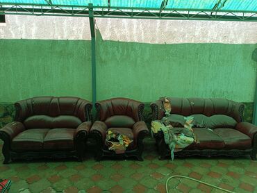 реставрация обивки дивана: Түсү - Кызыл, Колдонулган