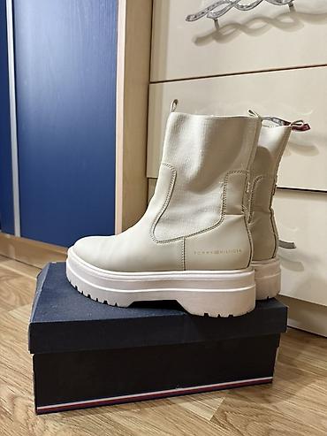 Сапоги: Tommy Hilfiger bej qadın botları 200 azn-a alınıb, çox səliqəli — 4