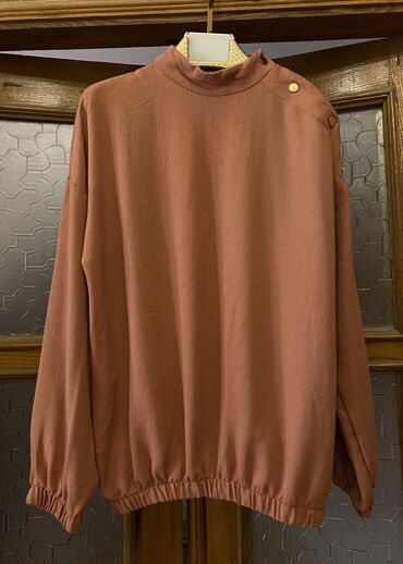 Köynək və bluzalar: Qadın geyimləri – 2 fərqli model 1) Ağ bluz: - Yumşaq, axıcı parça - — 5