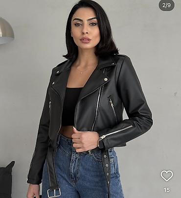 Kurtkalar: Qadınlar üçün qara dərimsi biker gödəkçə - Model: qısa kəsimli, biker — 1