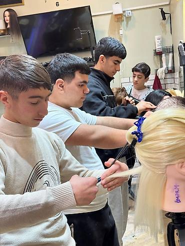 курсы косметологии в баку отзывы: __👇MƏLUMATI DİQQƏTLƏ OXUYUN👇 ✨ EN Academy – Bərbərlik Kursu ✨ SALON — 4