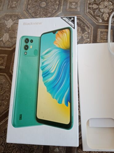 Blackview smartfon, nəzərəçarpacaq dərəcədə böyük ekranı və arxa