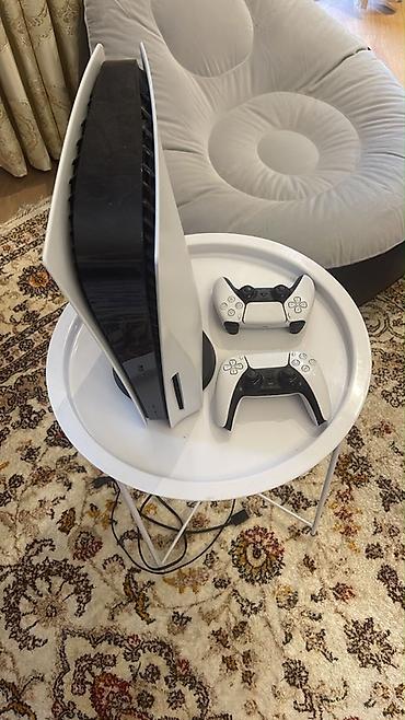 aga playstation: PlayStation 5 (Diskli versiya) + 2 ədəd DualSense pultu - Modell — 1