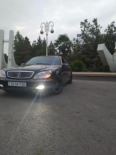 mercedes a 180: Mercedes-Benz S-Class (W220) sedan – qara rəng, klassik lüks və — 5