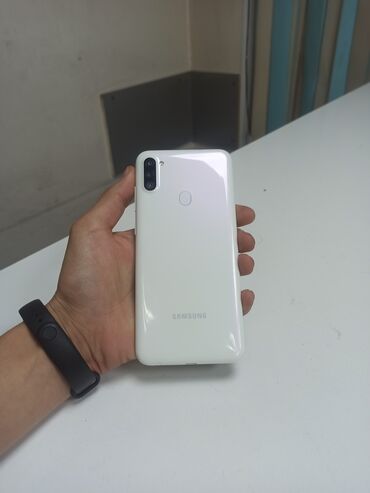 beloe platja s: Samsung Galaxy A11, Б/у, 32 ГБ, цвет - Белый, 2 SIM