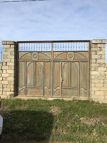 savalanda evler: Torpaq sahəsi satılır. Sahə daş hasarla əhatə olunub. Giriş üçün — 1