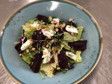 Повара: Шеф повар богатый опыт работы более 12 лет. Работал в Москве элитных — 10